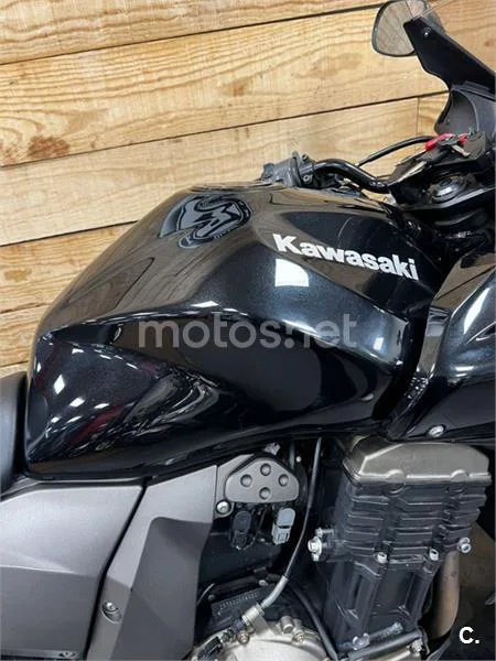 Kawasaki ZR-7S – Vista 12