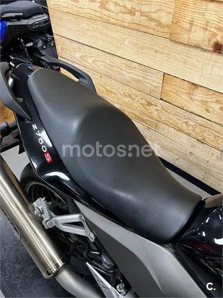 Kawasaki ZR-7S – Vista 16