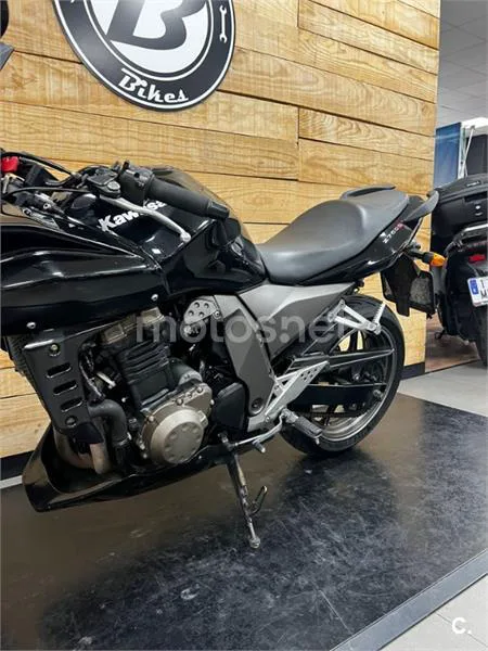 Kawasaki ZR-7S – Vista 23