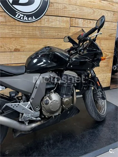 Kawasaki ZR-7S – Vista 8