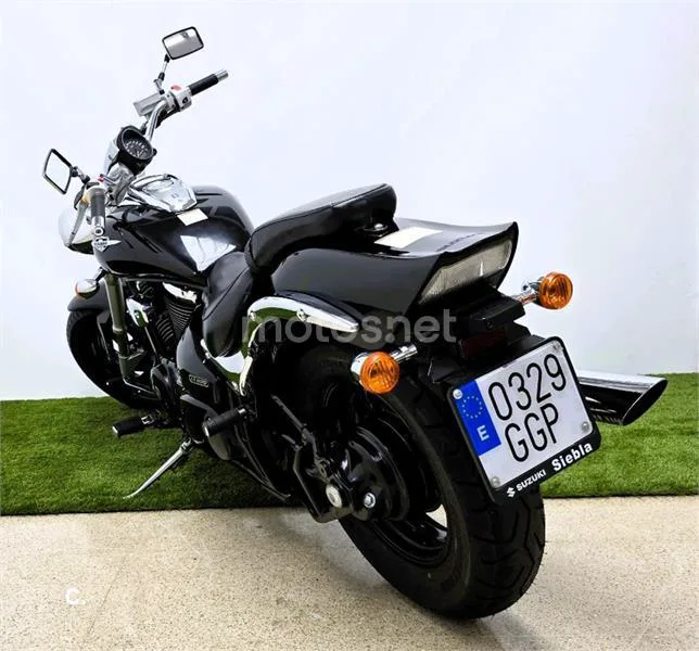 Suzuki Intruder M800 – Vista 8