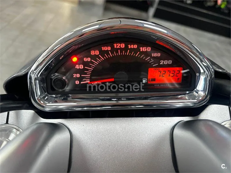 Suzuki Intruder M800 – Vista 8