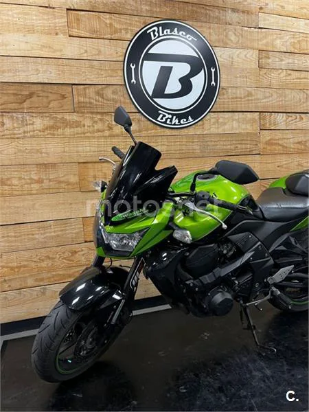 Kawasaki Z750 – Vista 23
