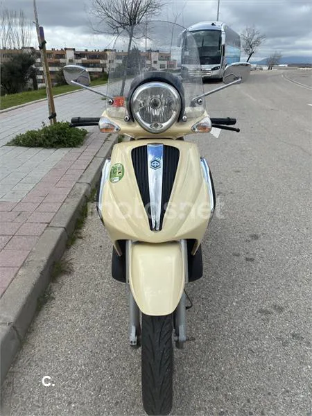 Piaggio Beverly 250 – Vista 4