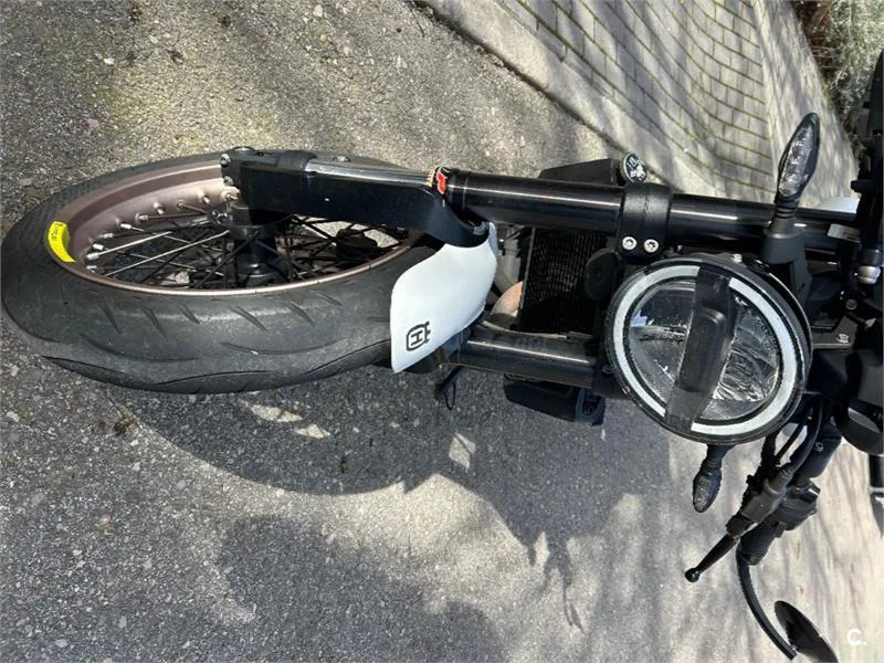 Husqvarna Vitpilen 401 – Vista 10