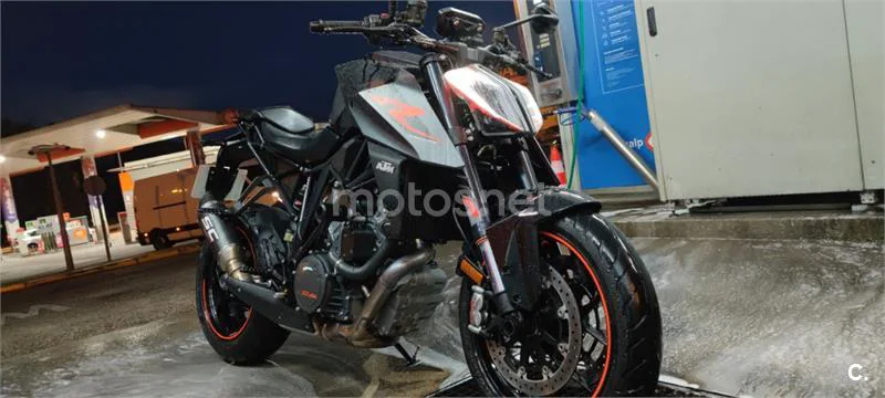KTM 1290 Super Duke R – Vista 2