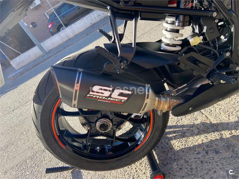 KTM 1290 Super Duke R – Vista 3