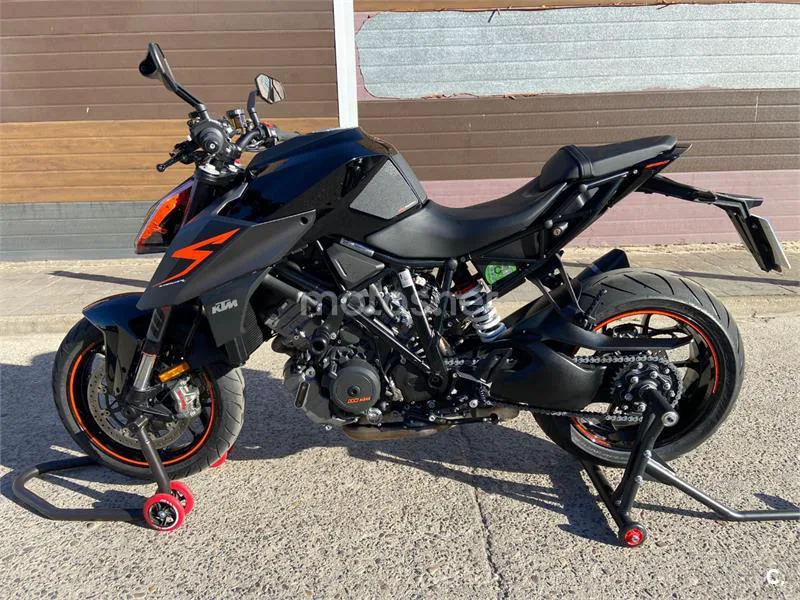 KTM 1290 Super Duke R – Vista 4