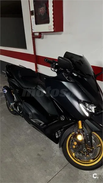 Yamaha TMAX 560 – Vista 3