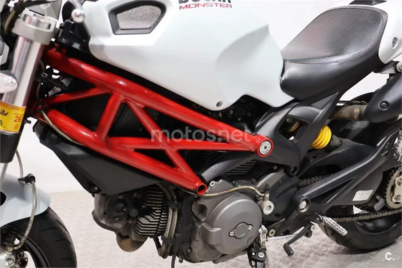 Ducati Monster 796 – Vista 13