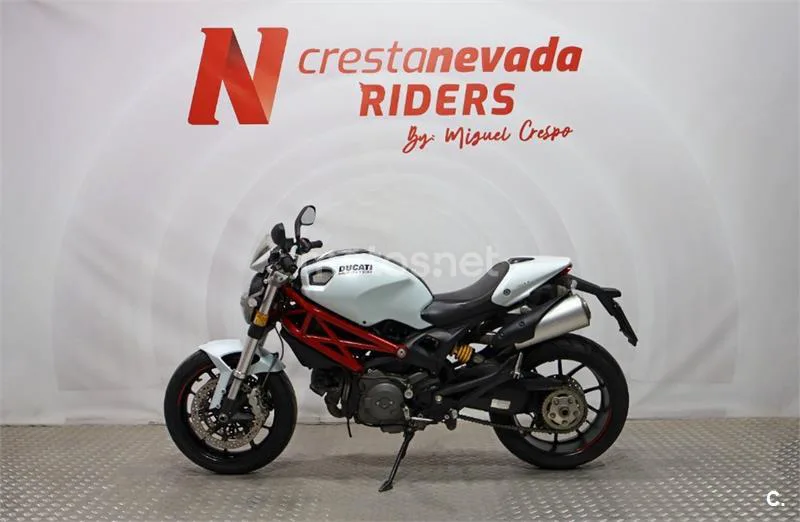 Ducati Monster 796 – Vista 3