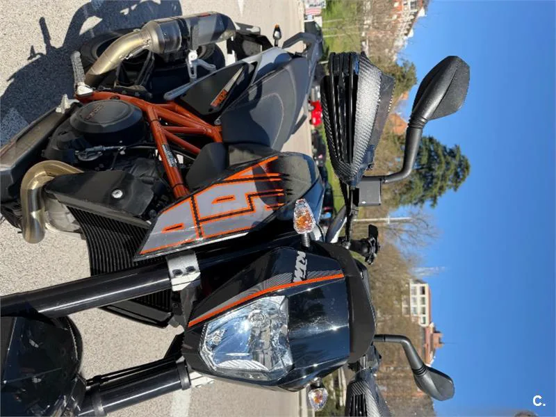 KTM 690 Duke – Vista 3