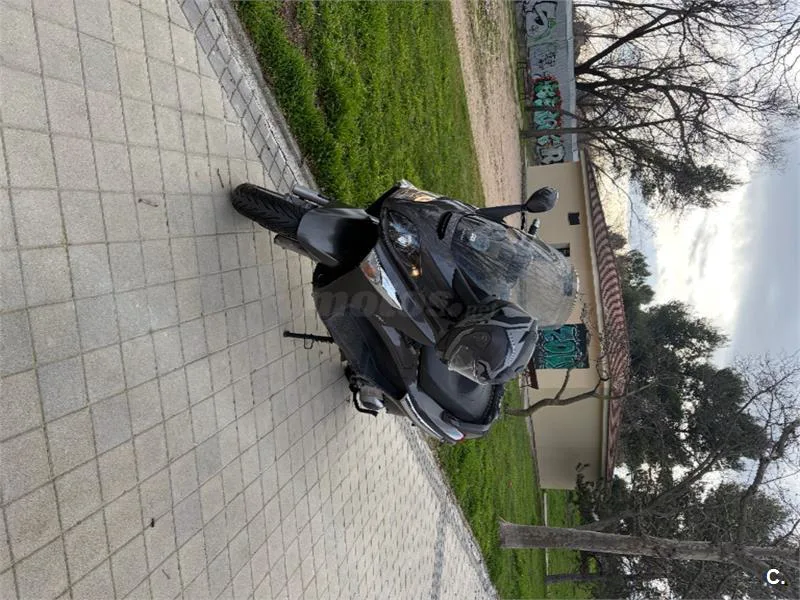 Piaggio X EVO 250 – Vista 2