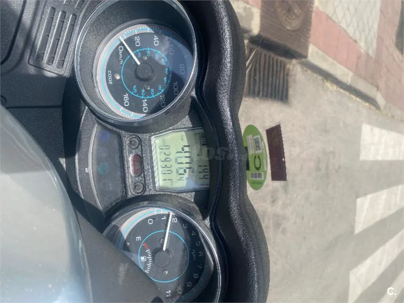 Piaggio X EVO 250 – Vista 3