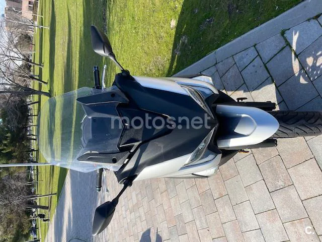 Yamaha TMAX – Vista 4