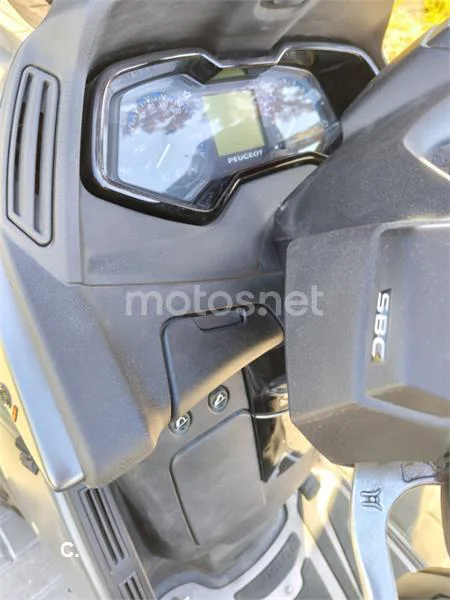 Peugeot Metropolis 400 – Vista 7