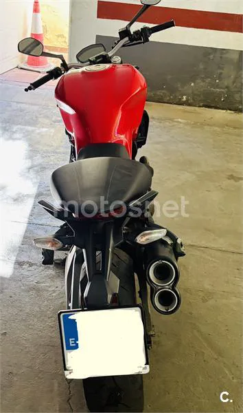 Ducati Monster 821 – Vista 2