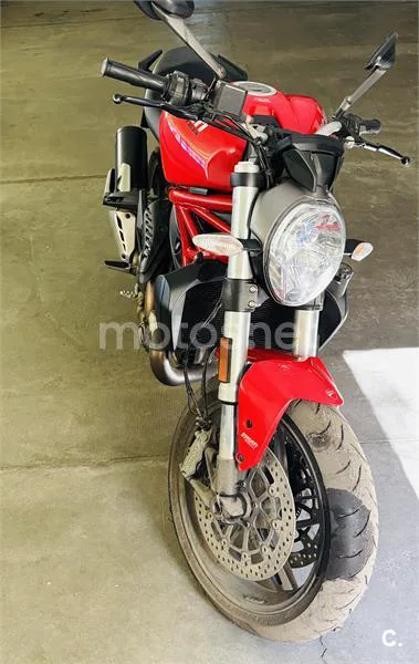 Ducati Monster 821 – Vista 3