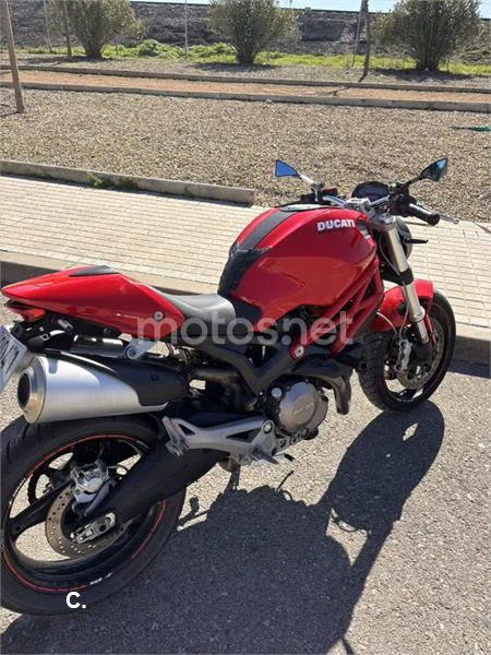 Ducati Monster 696 – Vista 3