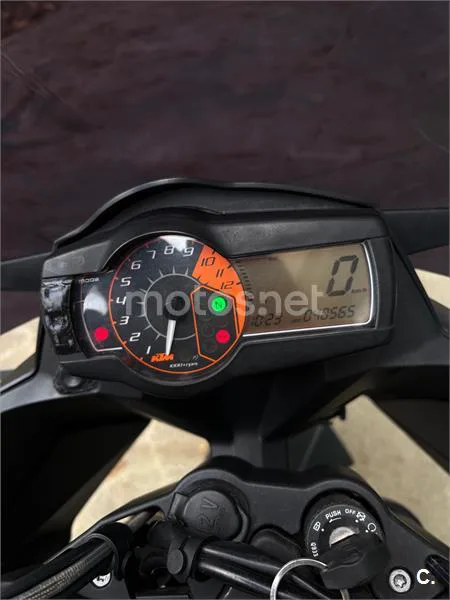 KTM 990 SUPERMOTO T – Vista 3