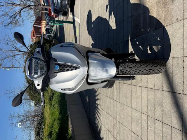 Piaggio Beverly – Vista 3