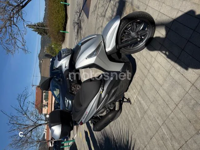 Piaggio Beverly – Vista 4