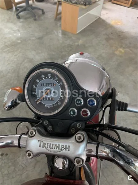 Triumph Bonneville T100 – Vista 4