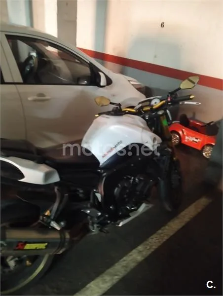 Yamaha FZ8 N – Vista 8