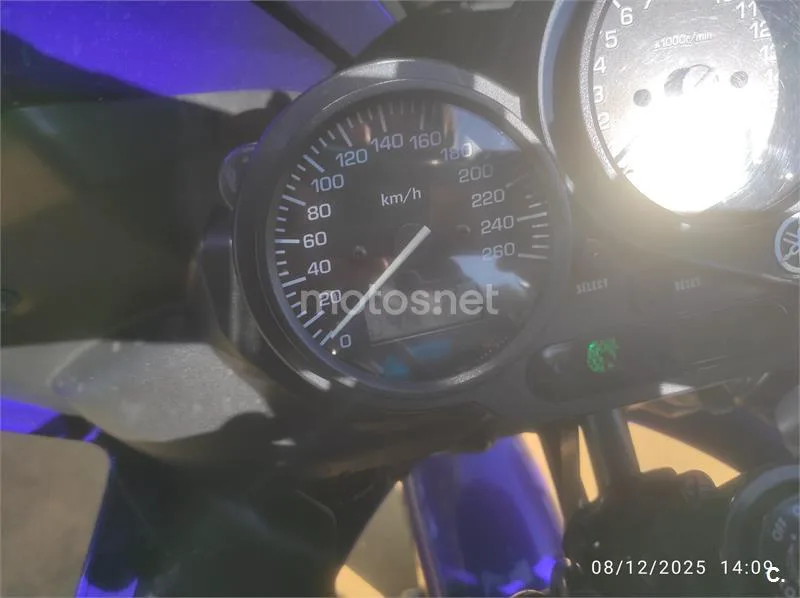 Yamaha FZS 600 Fazer – Vista 9