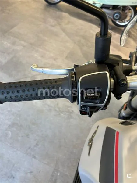 Moto Guzzi V85 TT – Vista 6