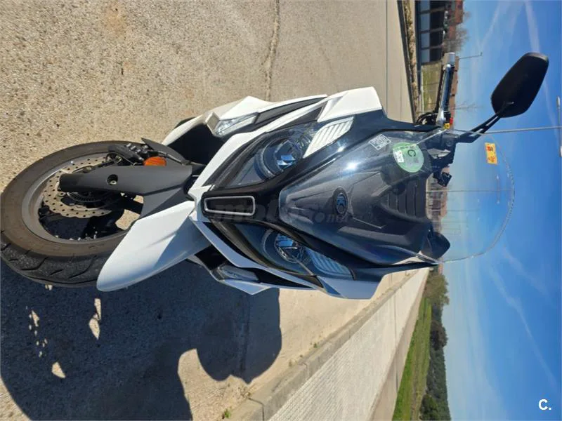 Kymco Super Dink 125 – Vista 2