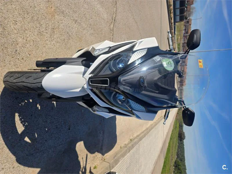 Kymco Super Dink 125 – Vista 3