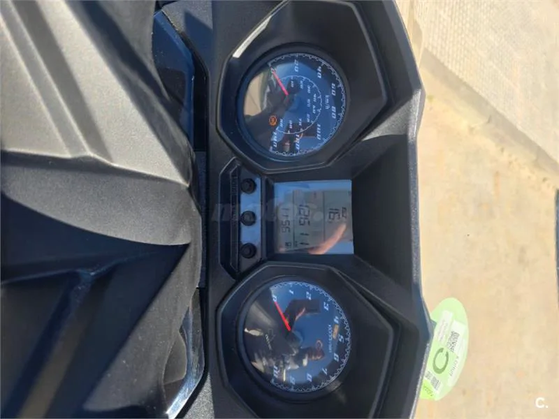 Kymco Super Dink 125 – Vista 7