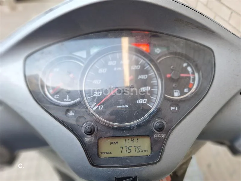 Honda SH300i – Vista 3