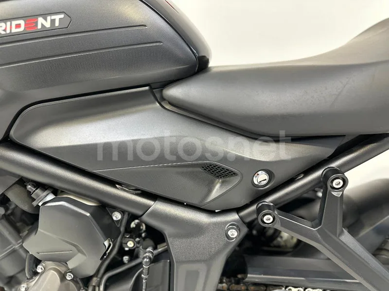 Triumph Trident 660 – Vista 27
