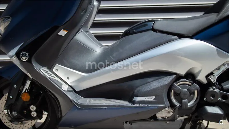 Yamaha TMAX – Vista 13
