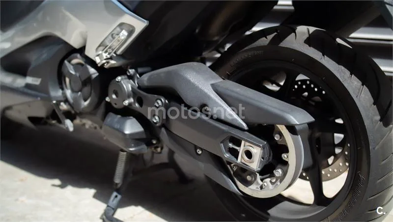 Yamaha TMAX – Vista 14