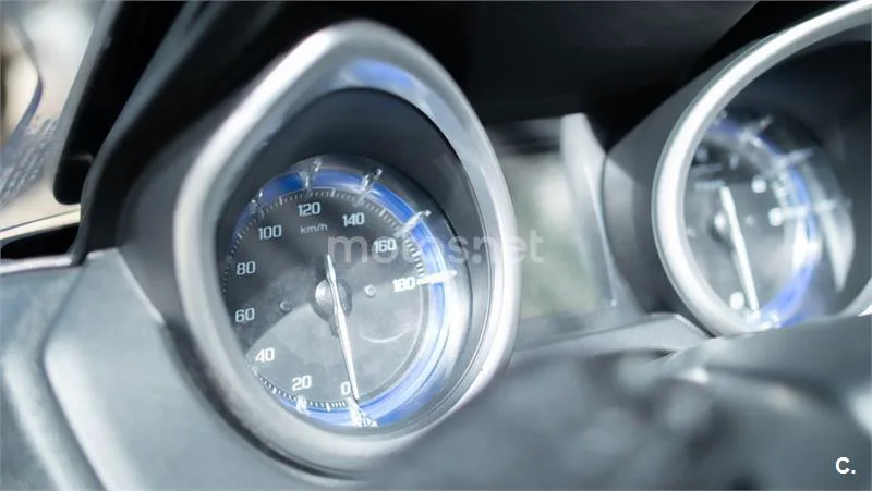 Yamaha TMAX – Vista 18