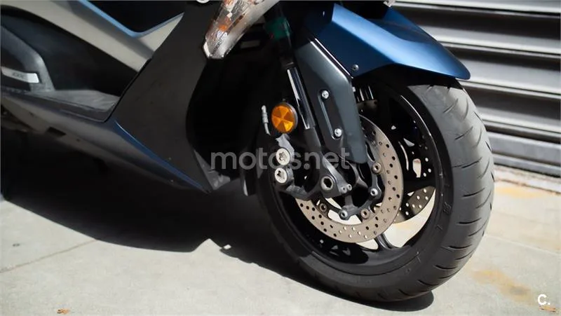 Yamaha TMAX – Vista 4
