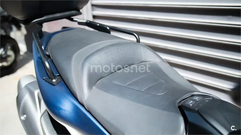 Yamaha TMAX – Vista 8