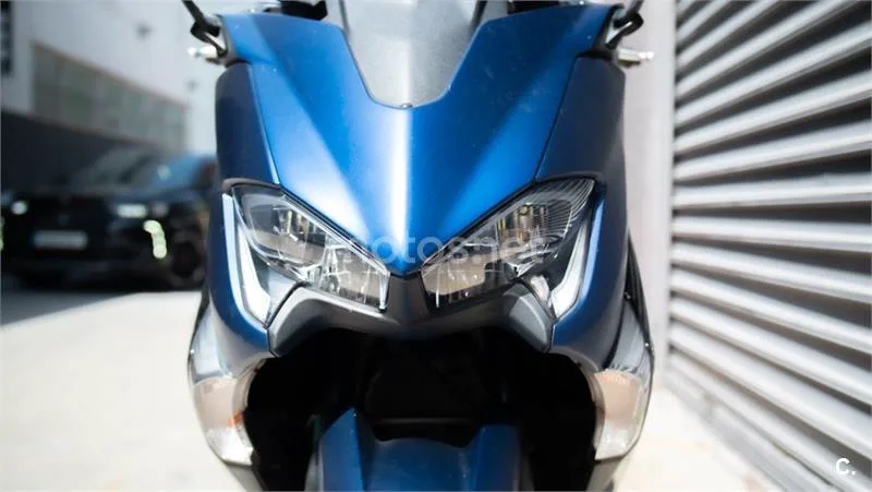 Yamaha TMAX – Vista 9
