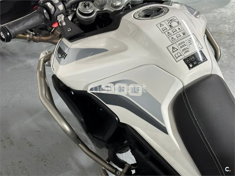 Triumph Tiger 900 – Vista 24