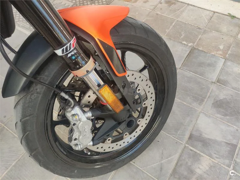 KTM 890 – Vista 4