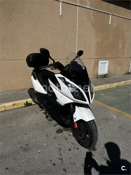 Kymco Super Dink 300i – Vista 2