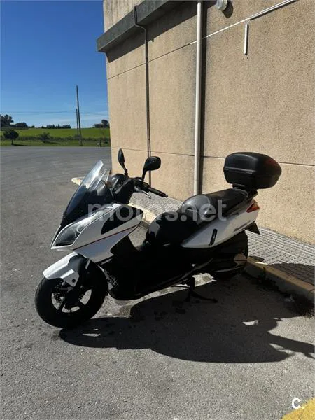 Kymco Super Dink 300i – Vista 4