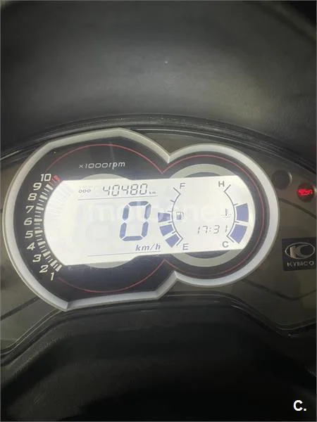 Kymco K-XCT 300i – Vista 2