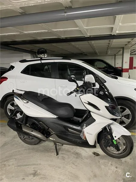 Kymco K-XCT 300i – Vista 3