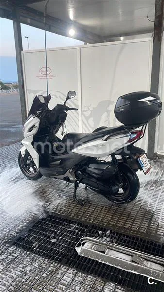 Kymco K-XCT 300i – Vista 4