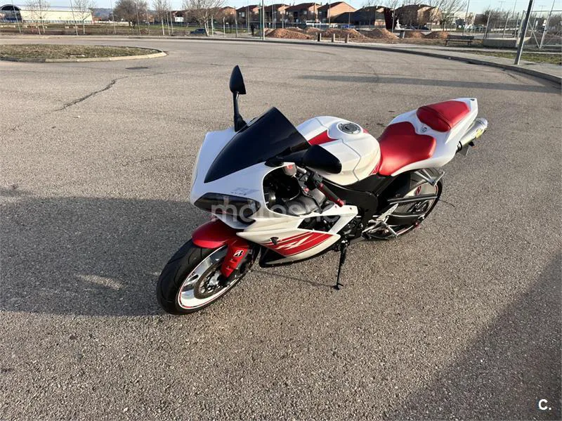 Yamaha R1 – Vista 11