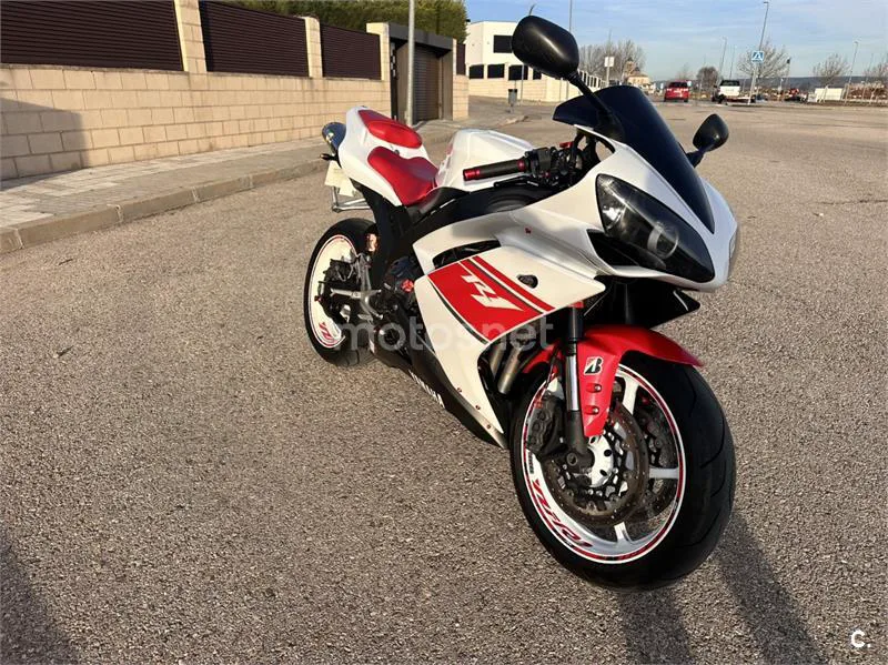 Yamaha R1 – Vista 7